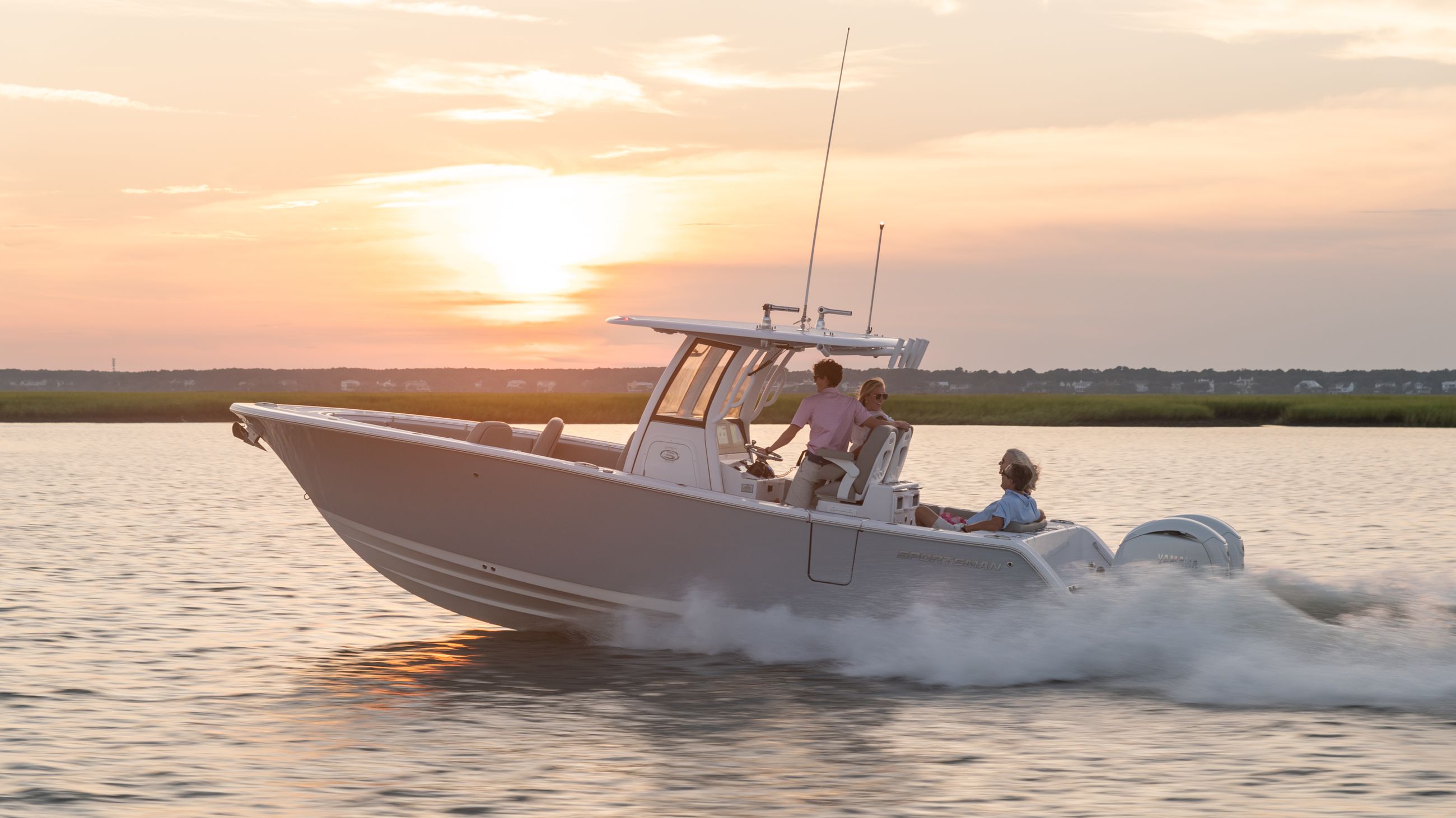 Open 262 Center Console · Features