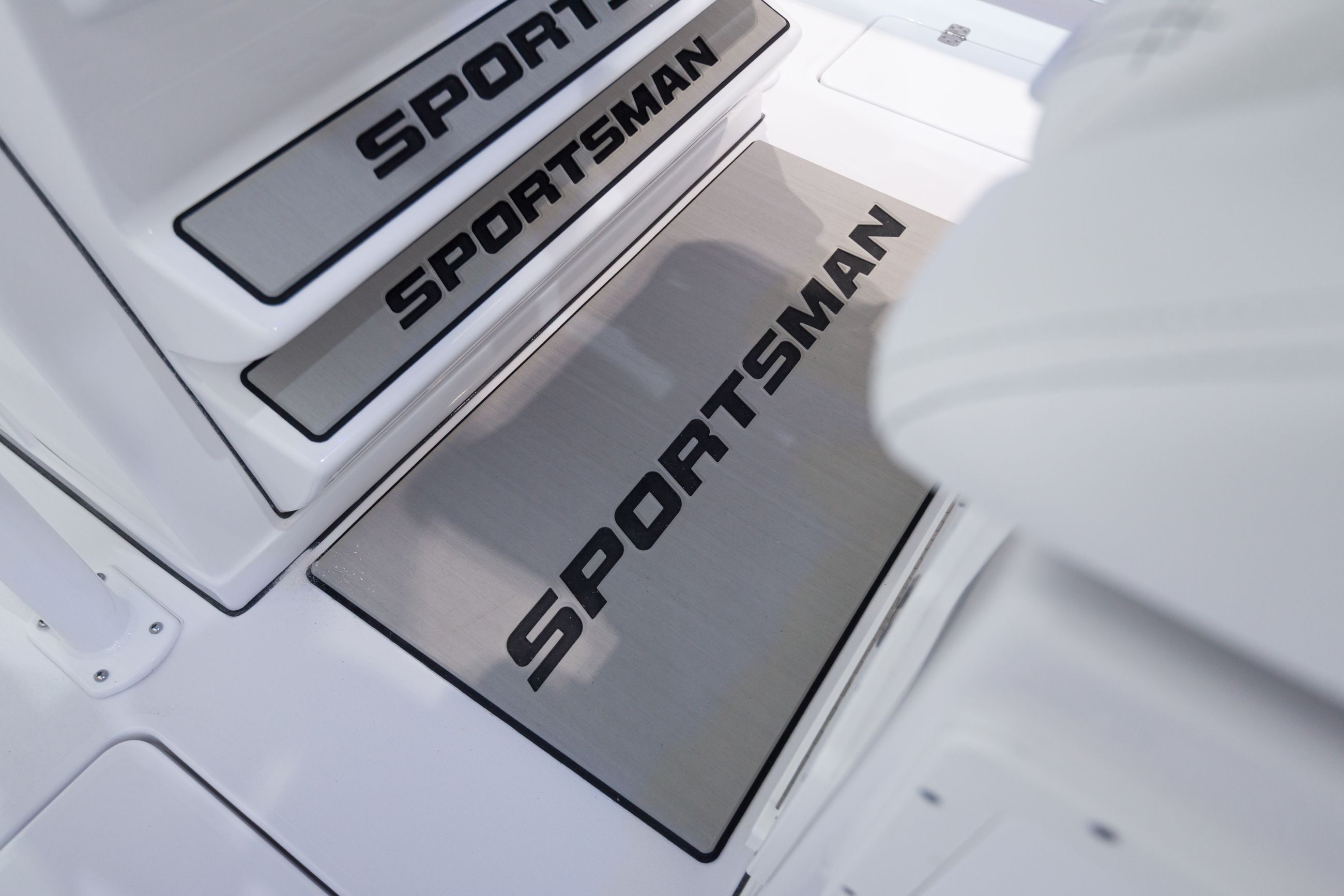 Open 282 Center Console · Features Sportsman Boats