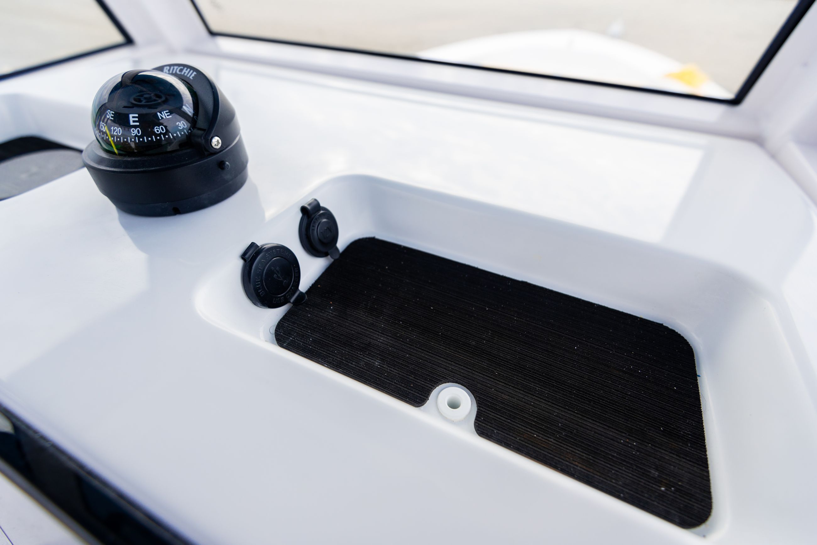 Masters 267 Bay Boat · Features Sportsman Boats