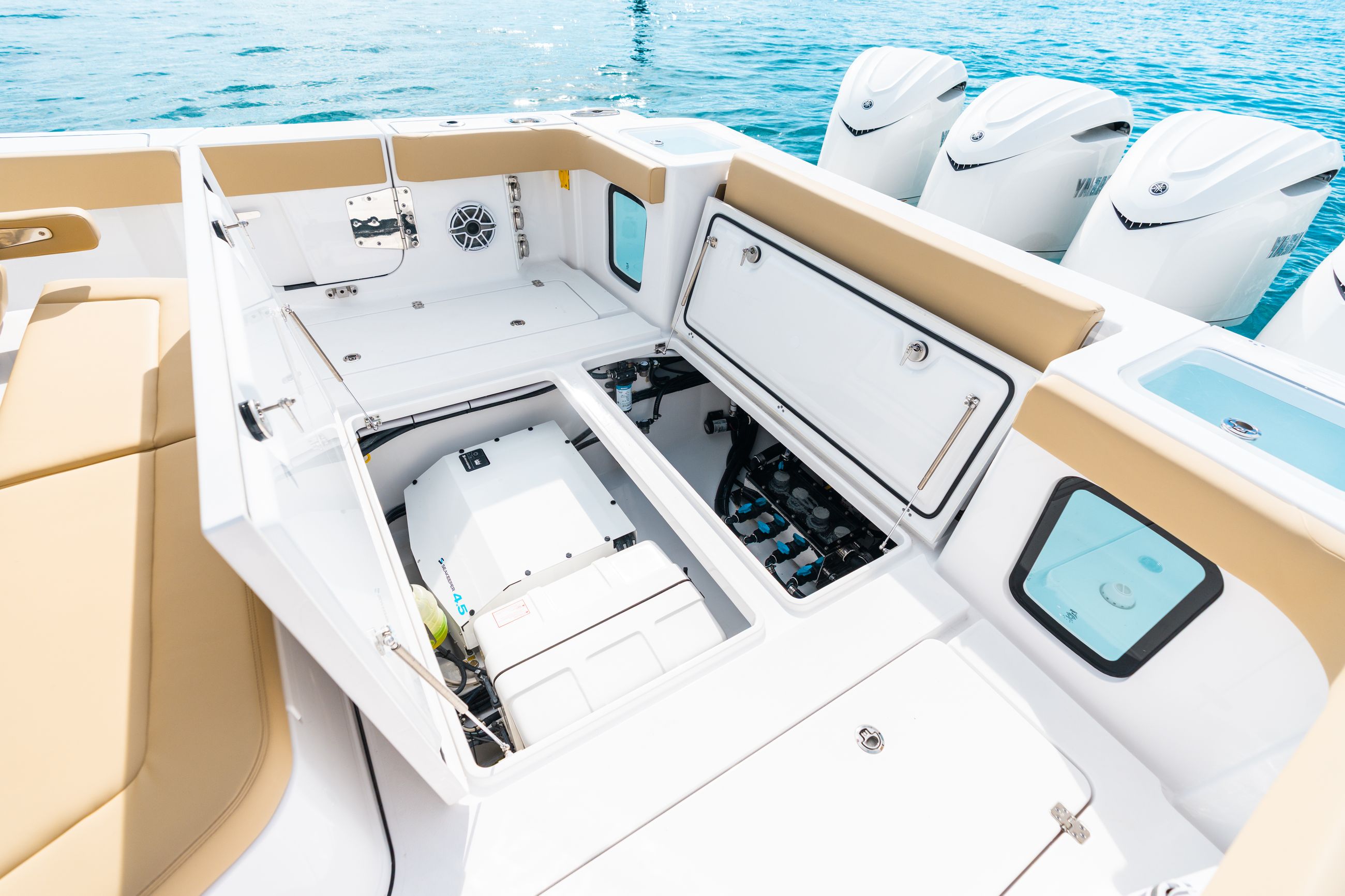 Detail image of Dual Total Access Compartment