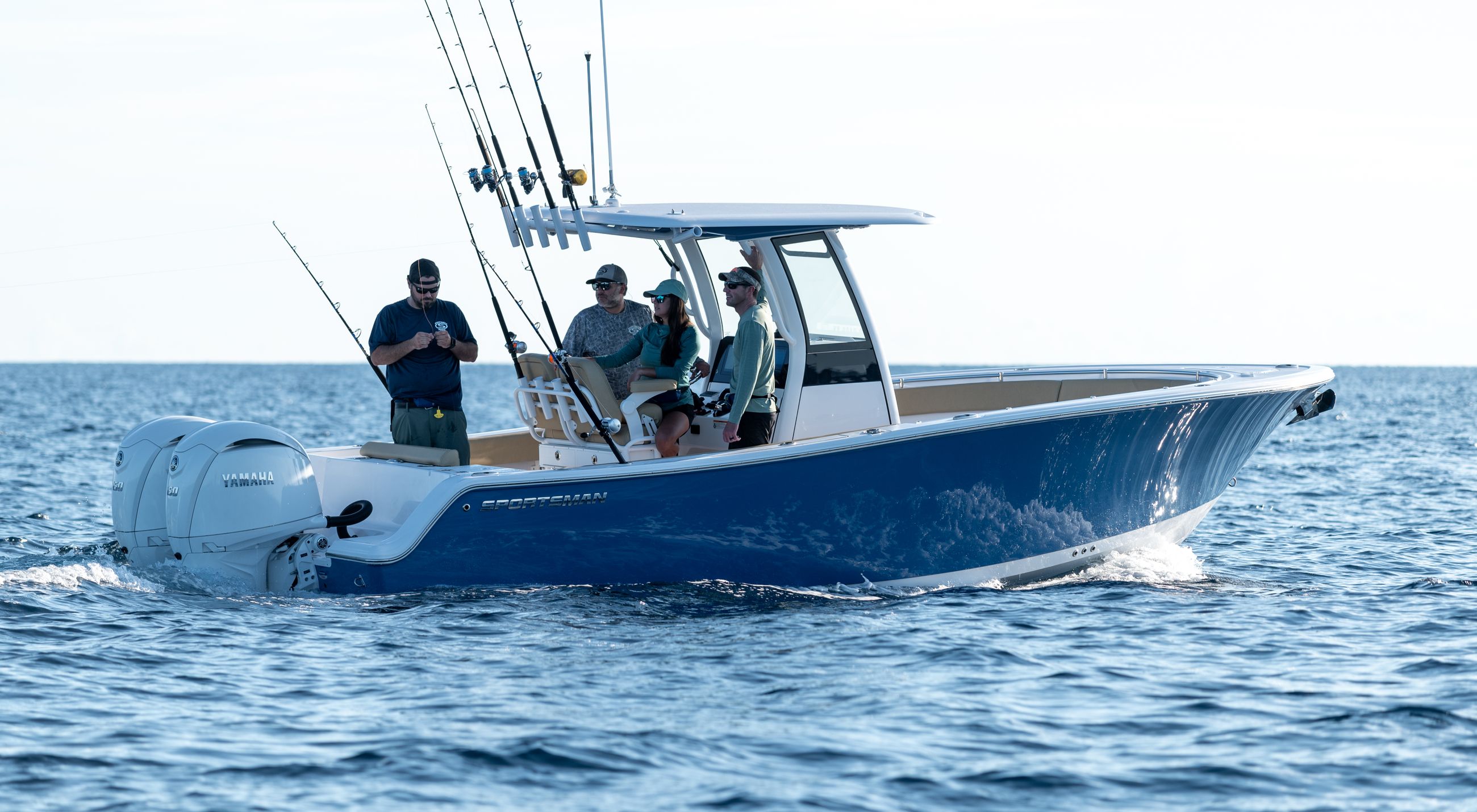 Available images, videos and user submitted videos for the 252-Center-Console