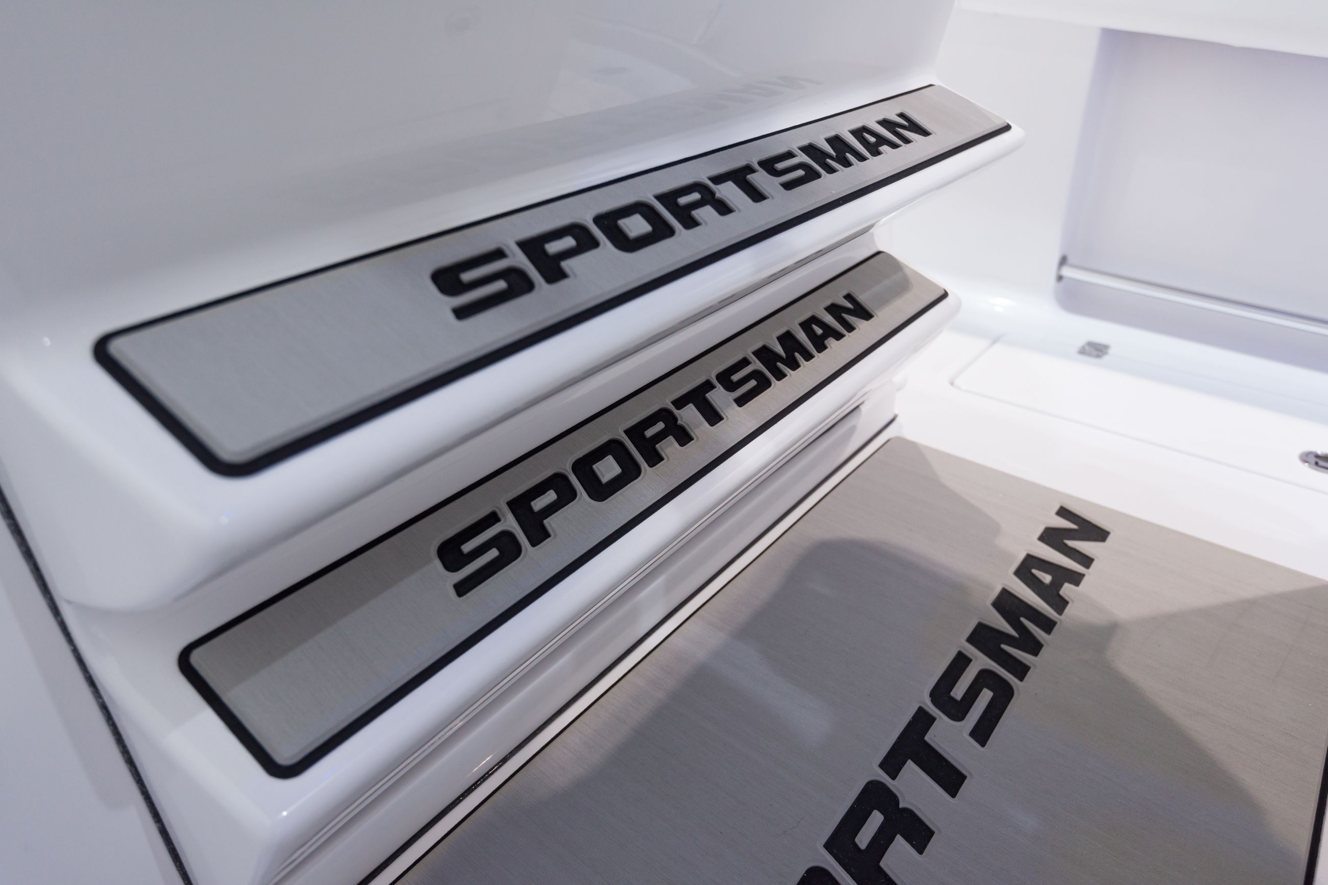 Open 282 Center Console · Features Sportsman Boats