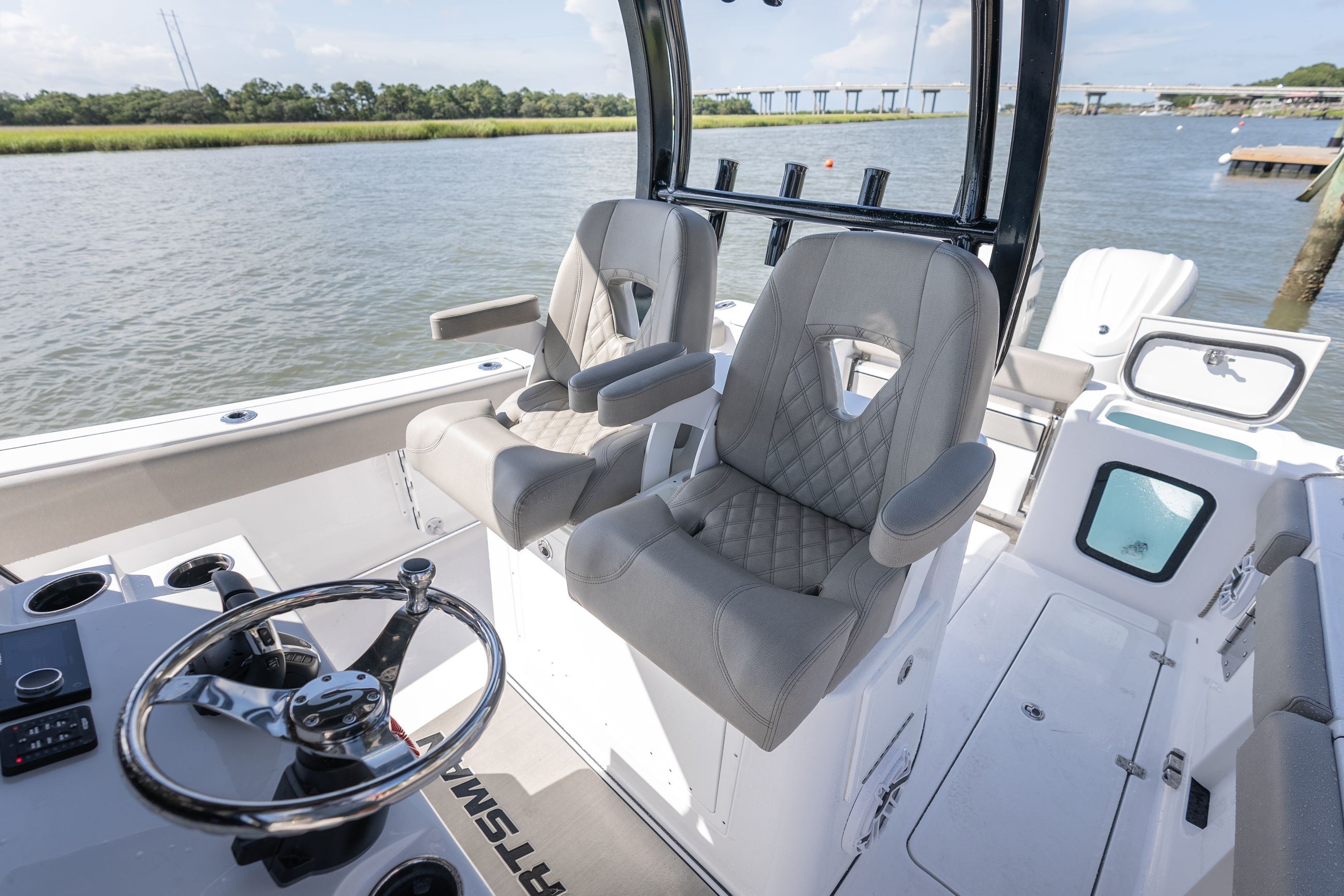Open 282TE Center Console · Features Sportsman Boats