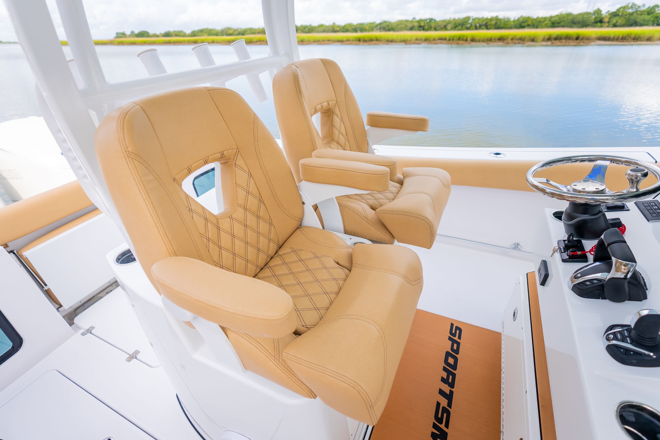 Open 282 Center Console · Features Sportsman Boats