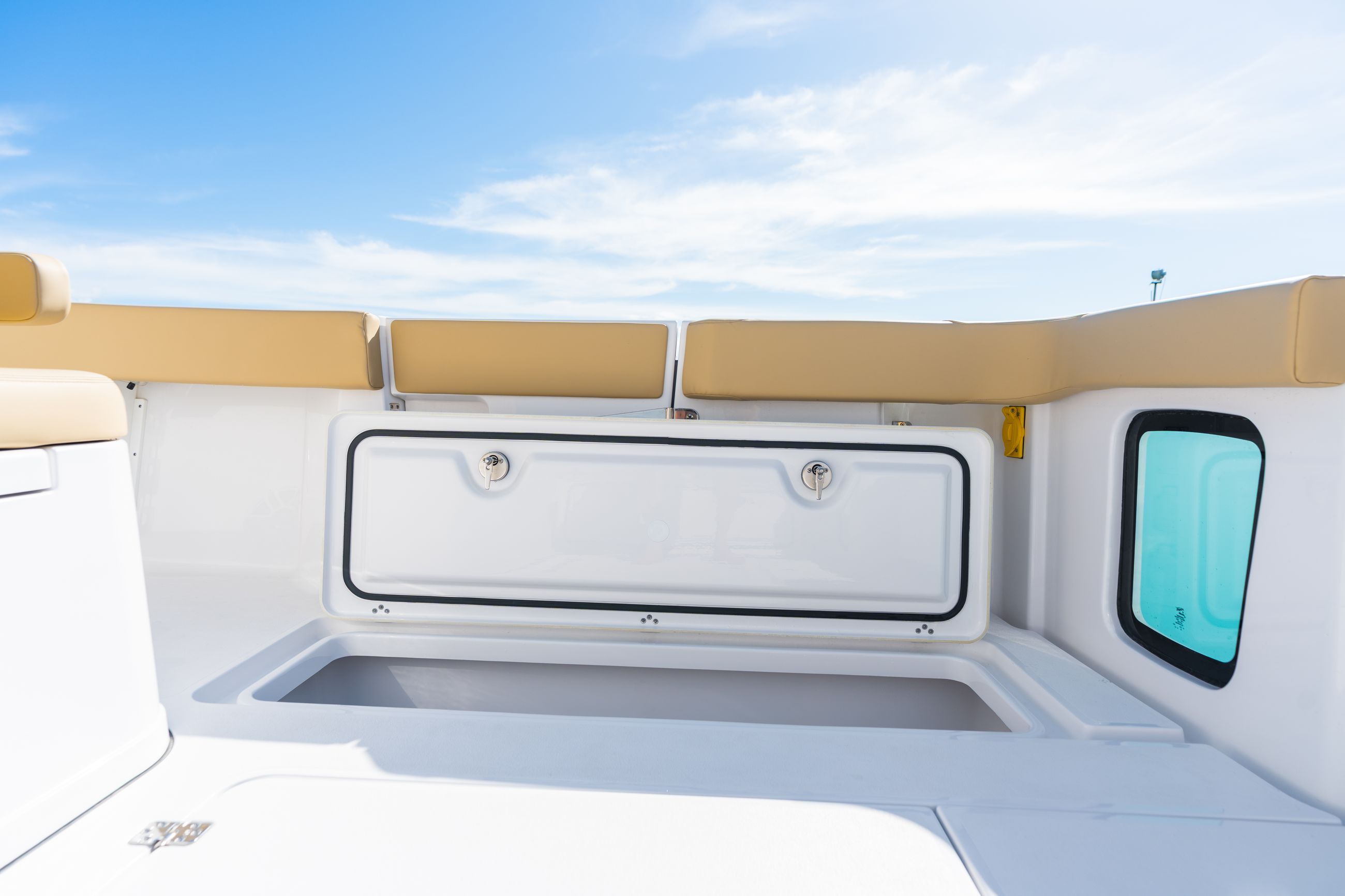 Detail image of 295-quart Insulated & Macerated In-deck Fish Boxes