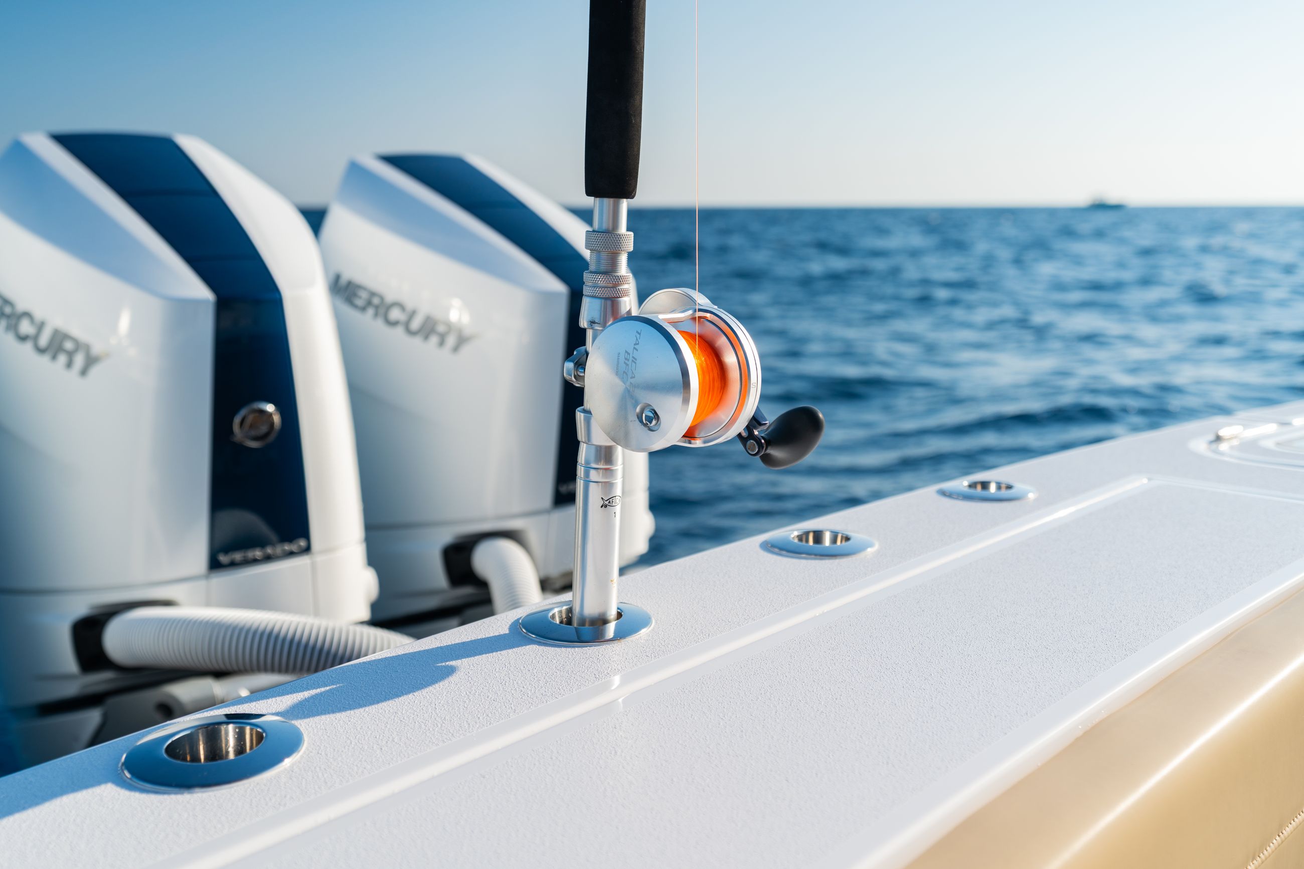 Large detail image of the Gemlux Screwless Rod Holders