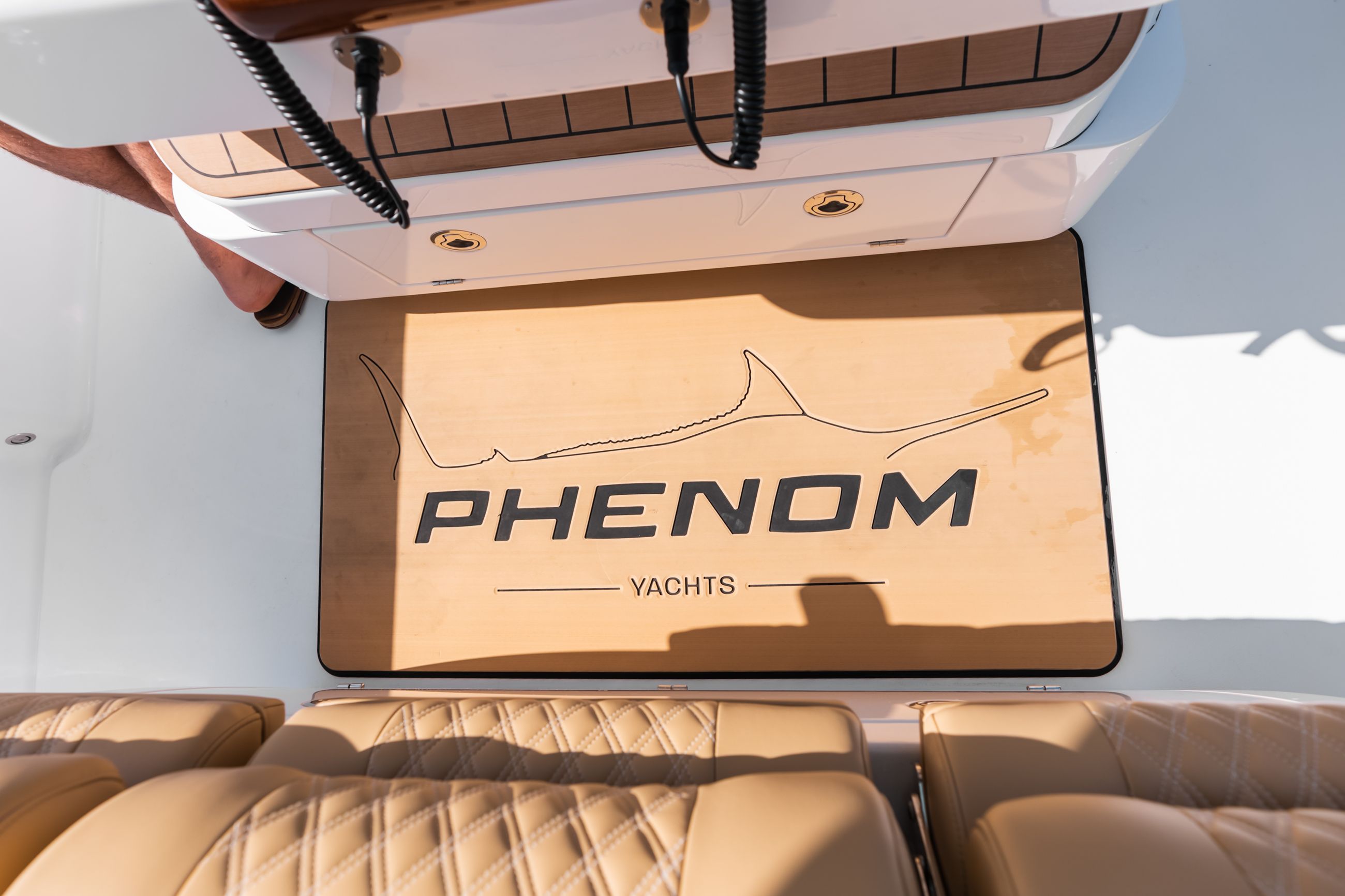 Large detail image of the Phenom Helm Pad