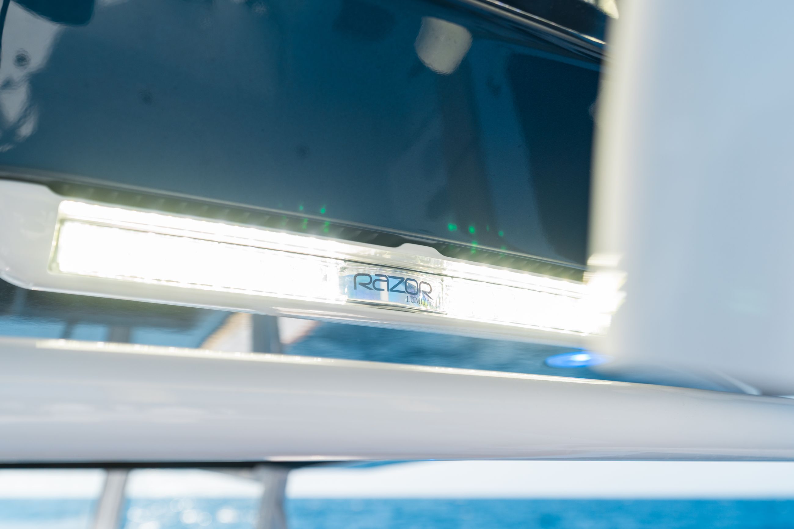Large detail image of the Back Razor Spreader Lights