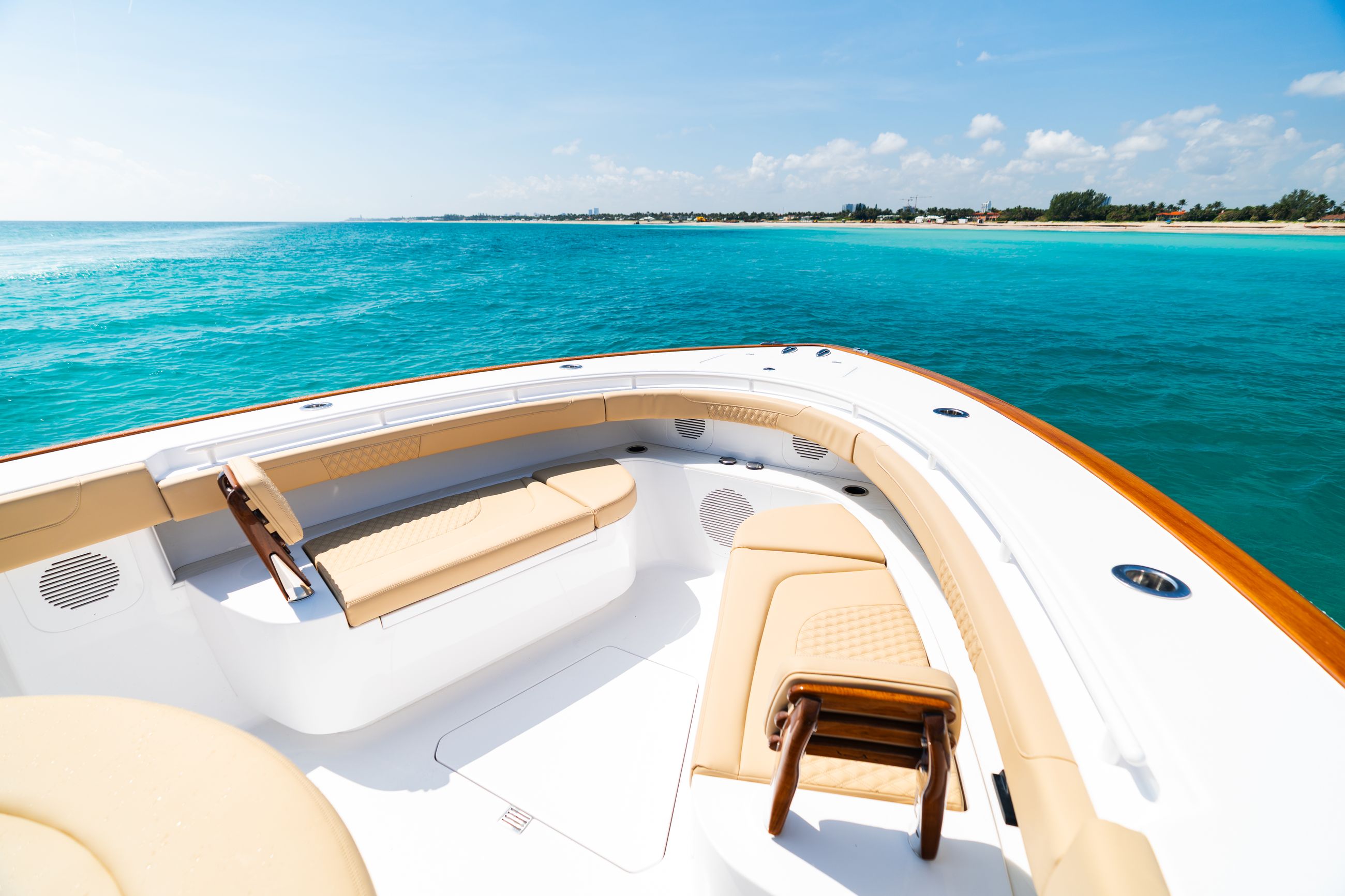 Large detail image of the spacious entertainment zone w/ optional bow seating