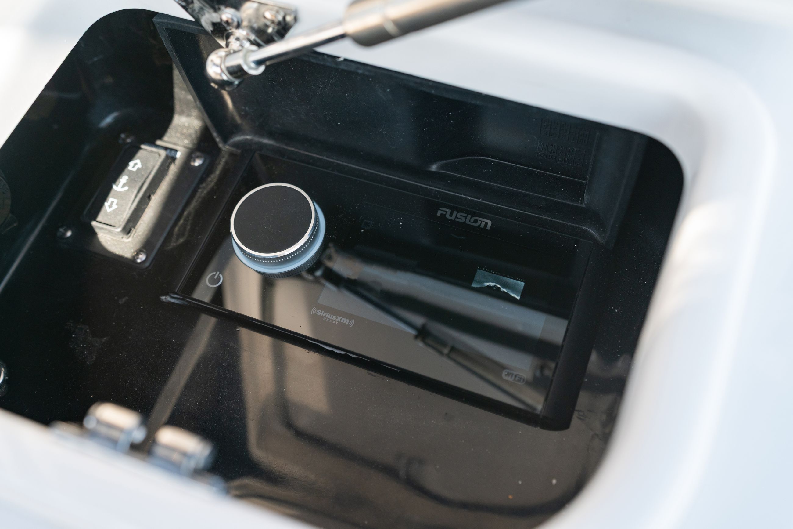 Large detail image of the Garmin Fusion Apollo RA770